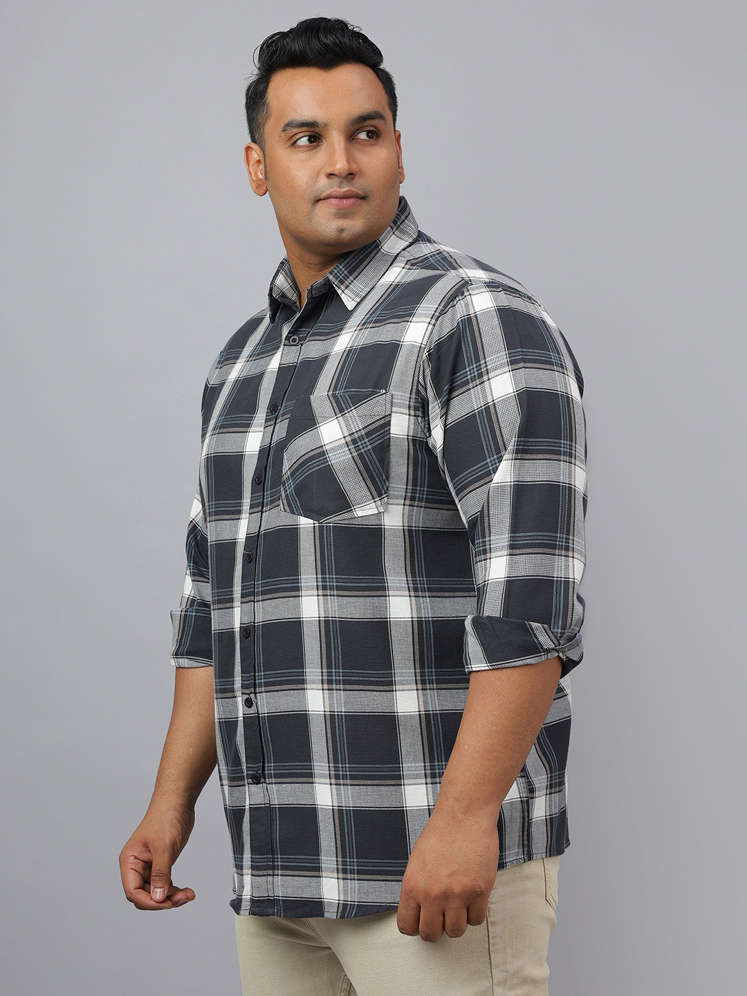 Men Grey, White and Blue Cotton Checks 1 Pocket Slim Fit Casual Shirt