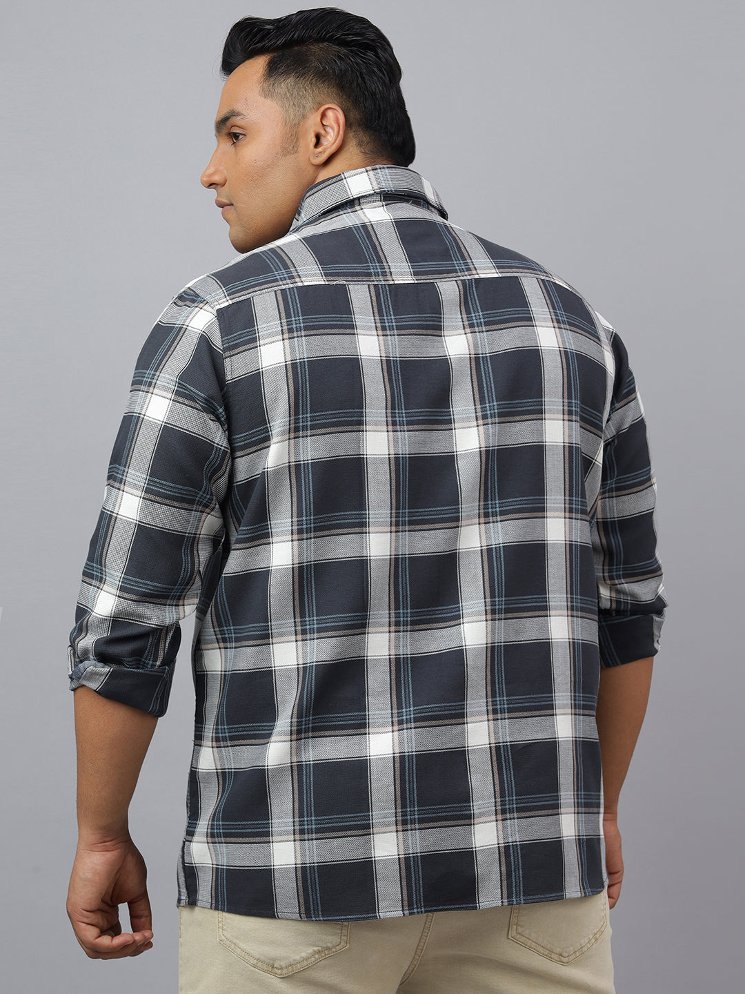 Men Grey, White and Blue Cotton Checks 1 Pocket Slim Fit Casual Shirt