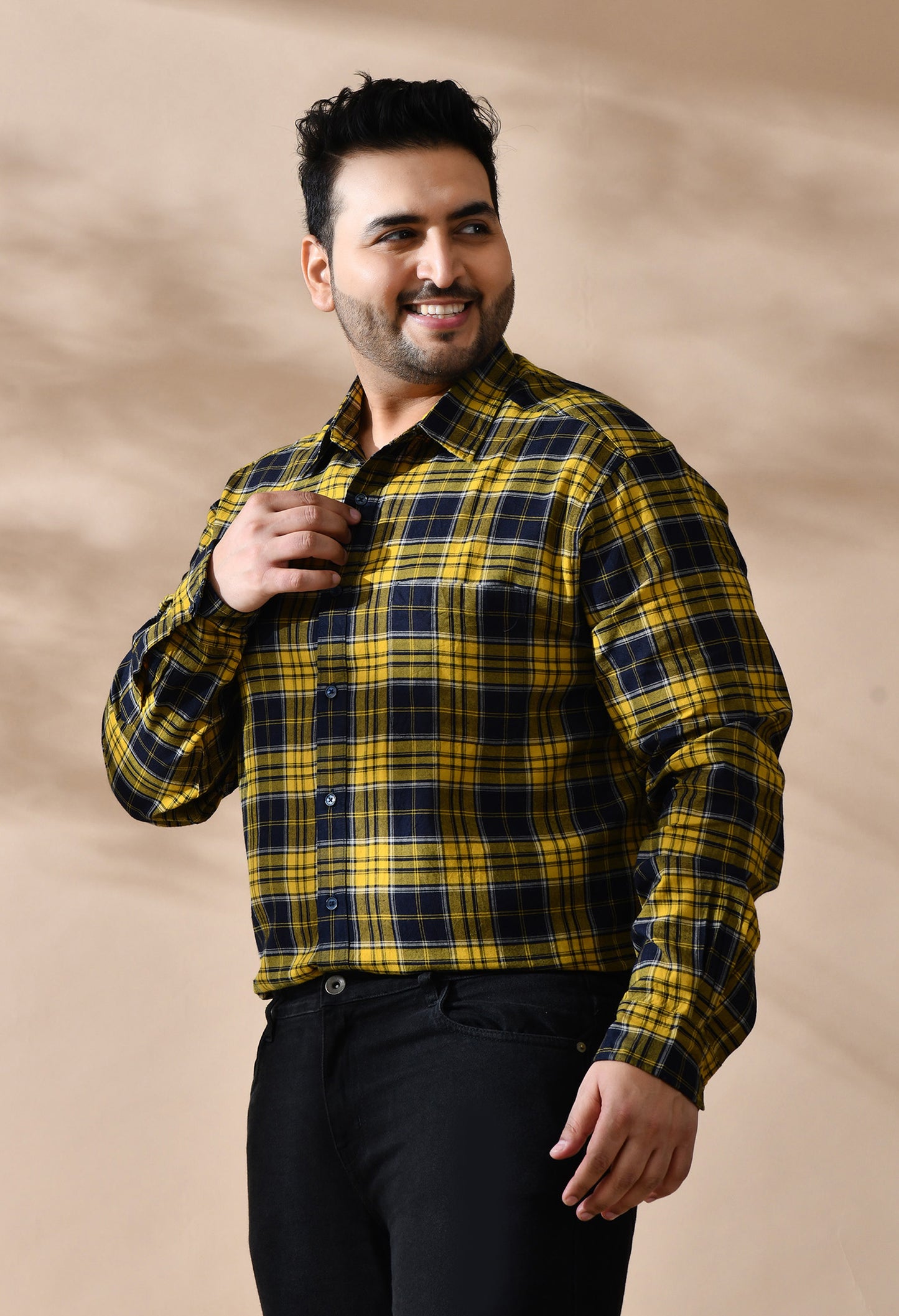 Men Brushed Flannel Yellow Black and White Checkered Classic Fit 1 Pocket Smart Casual Shirt