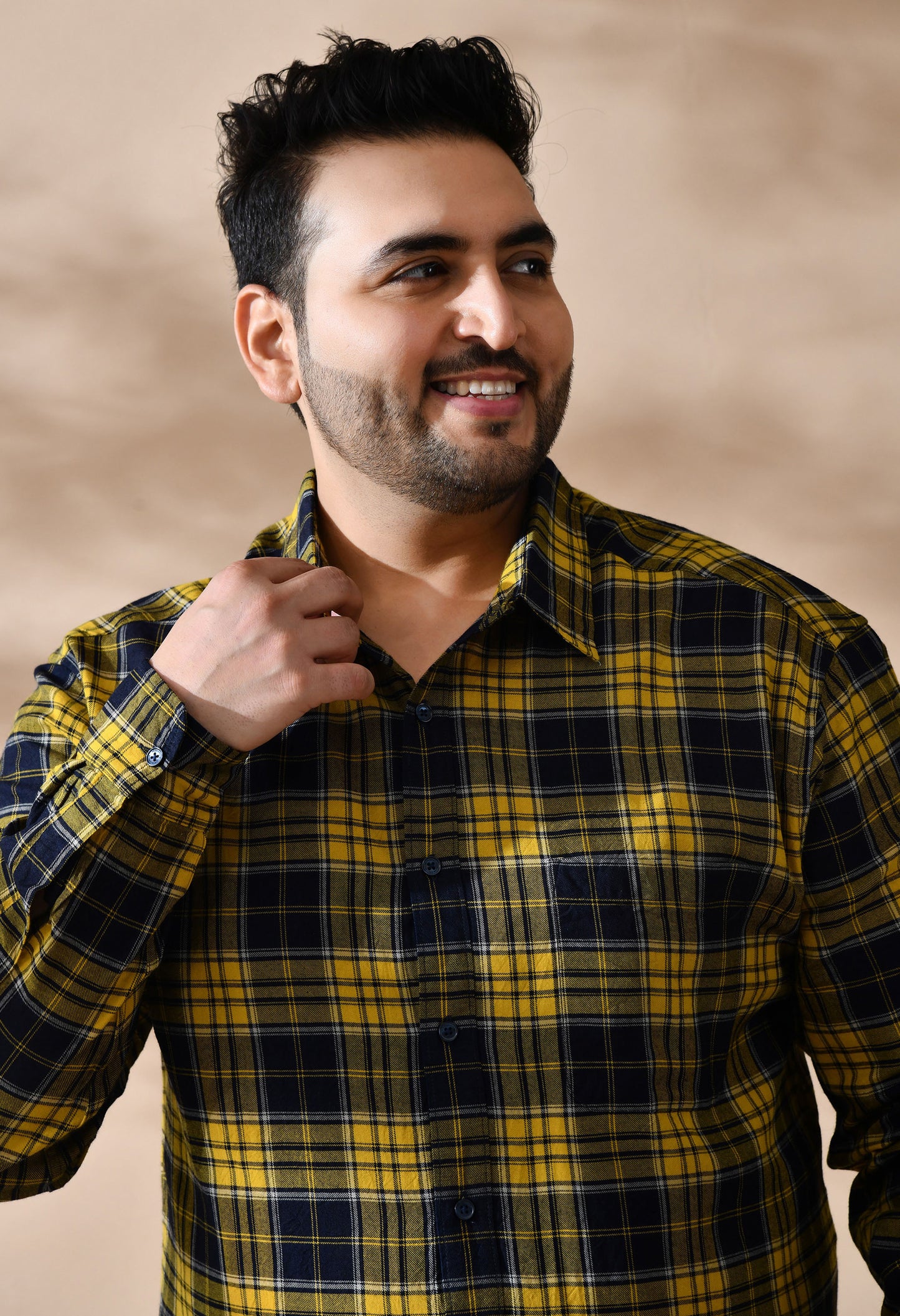 Men Brushed Flannel Yellow Black and White Checkered Classic Fit 1 Pocket Smart Casual Shirt