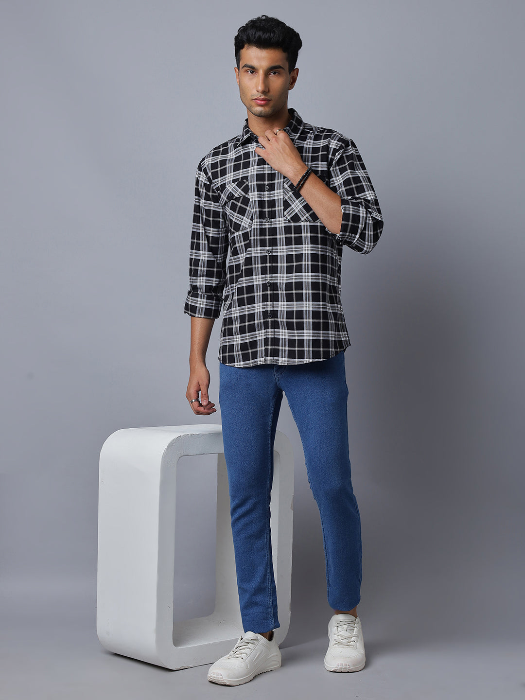 Men 2 Pocket Flap Black and White Checkered Pure Cotton Slim Fit Casual Shirt