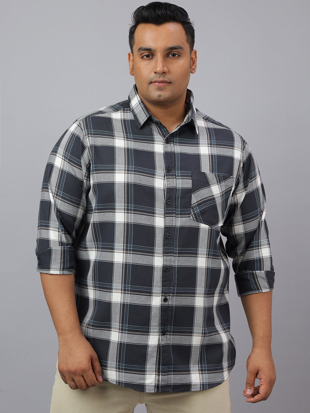 Men Grey, White and Blue Cotton Checks 1 Pocket Slim Fit Casual Shirt