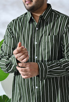 Men Cotton Green and White Striped Classic Fit 1 Pocket Smart Casual Shirt