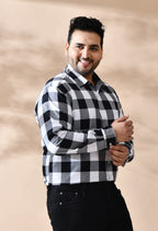 Men Black and White Checkered Classic Fit 1 Pocket Smart Casual Shirt